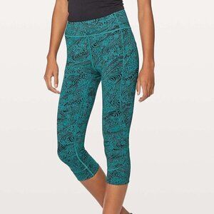 Lululemon In Movement Crop *Everlux 19" - 6 Kitakami Spirit Green Black